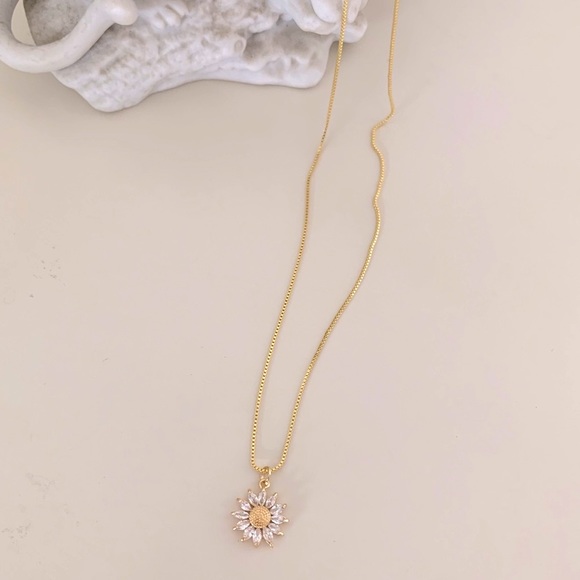 🎉HP🎉Sunflower Necklace | 14k Gold Filled - Picture 2 of 6
